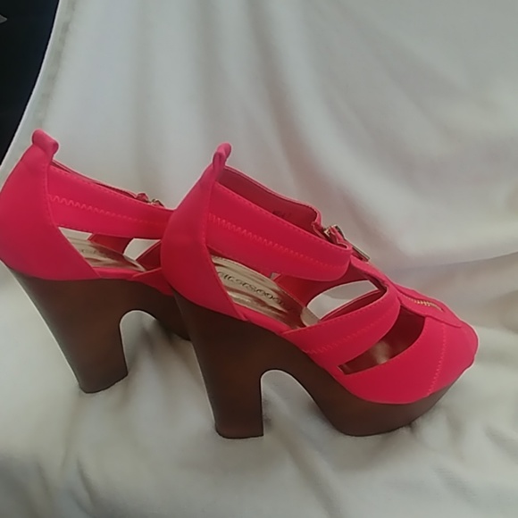Heels - Picture 2 of 2